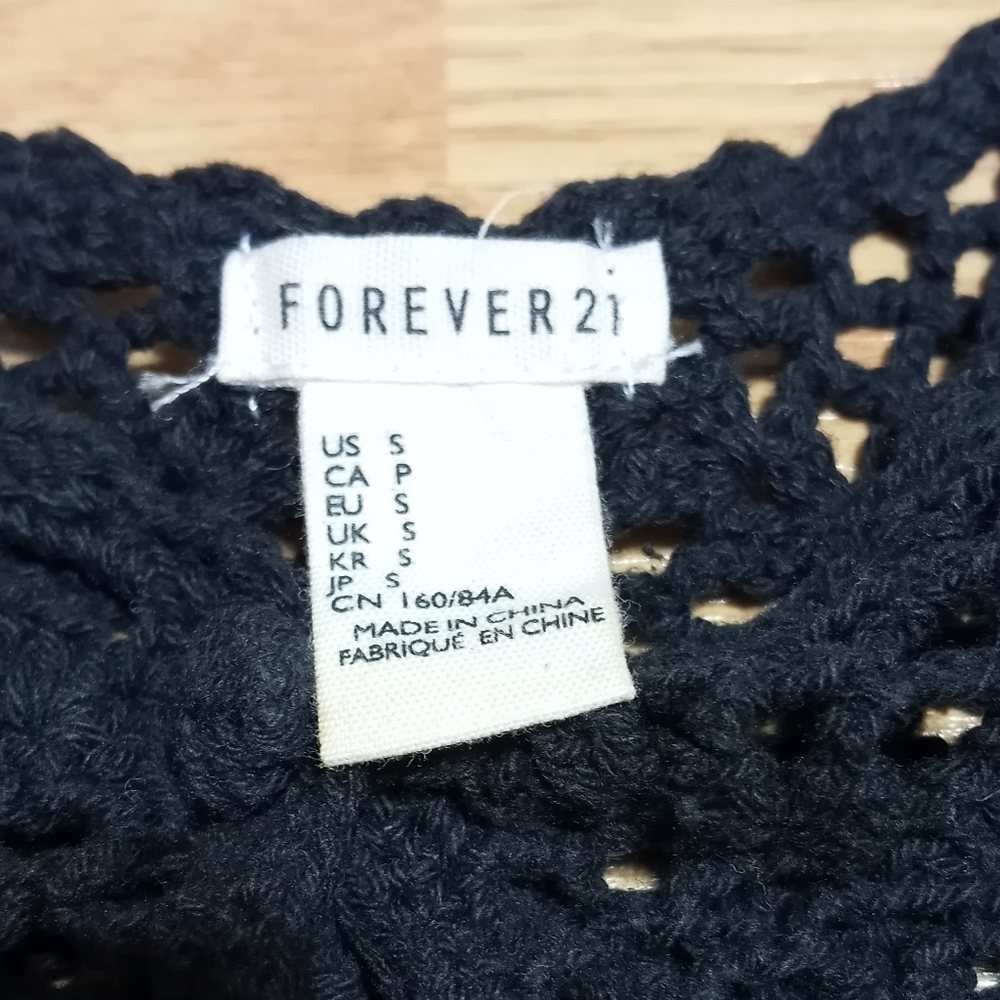 Forever 21 cropped crochet tank.  EUC.  Size small. - Picture 2 of 6